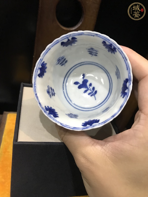 古玩陶瓷花鳥(niǎo)紋青花杯真品鑒賞圖