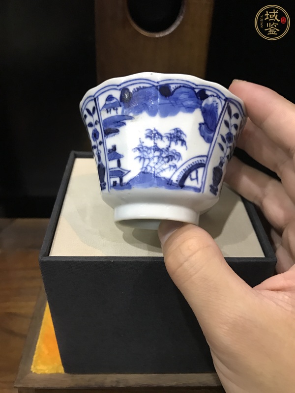 古玩陶瓷乾隆年制款青花杯真品鑒賞圖