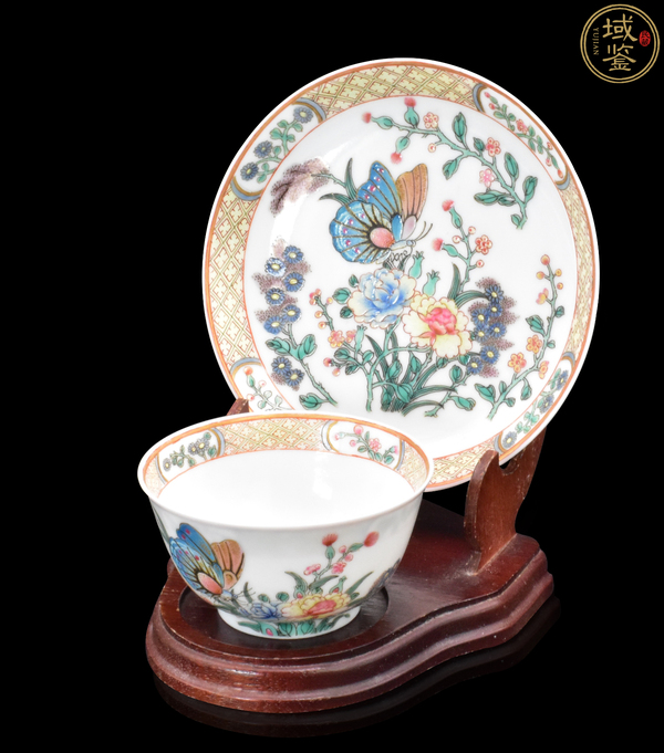 古玩陶瓷粉彩蝶戀花盤碗拍賣，當(dāng)前價(jià)格3500元