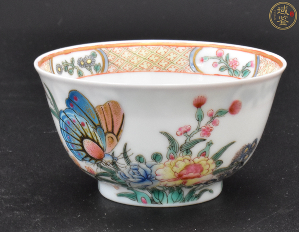 古玩陶瓷粉彩蝶戀花盤碗拍賣，當(dāng)前價(jià)格3500元
