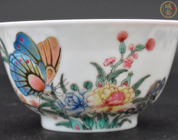 古玩陶瓷粉彩蝶戀花盤碗拍賣，當(dāng)前價(jià)格3500元