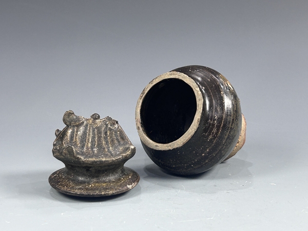 古玩陶瓷元代黑釉寶塔形蓋罐拍賣,當前價格2400元