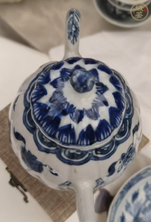 古玩陶瓷青花洞石花卉紋壺真品鑒賞圖