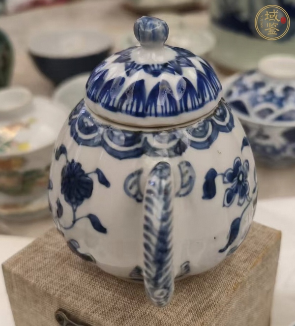 古玩陶瓷青花洞石花卉紋壺 真品鑒賞圖