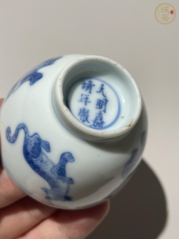 古玩陶瓷貓紋青花杯真品鑒賞圖