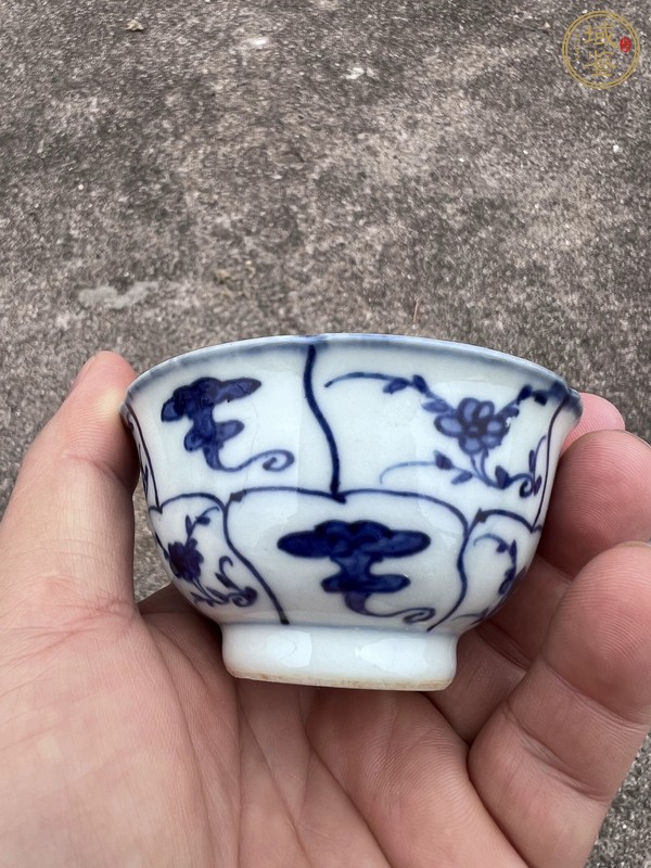 古玩陶瓷如意靈芝紋青花花口杯真品鑒賞圖