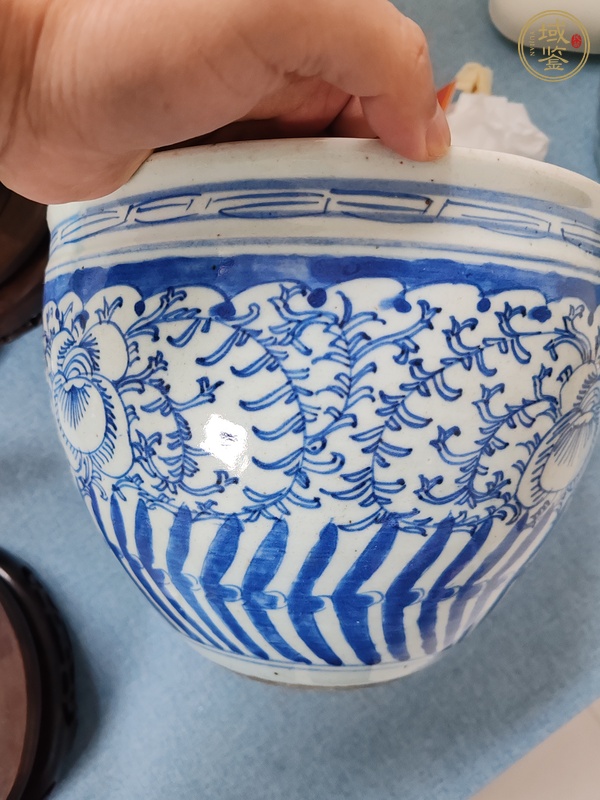 古玩陶瓷青花纏枝花卉紋卷缸真品鑒賞圖