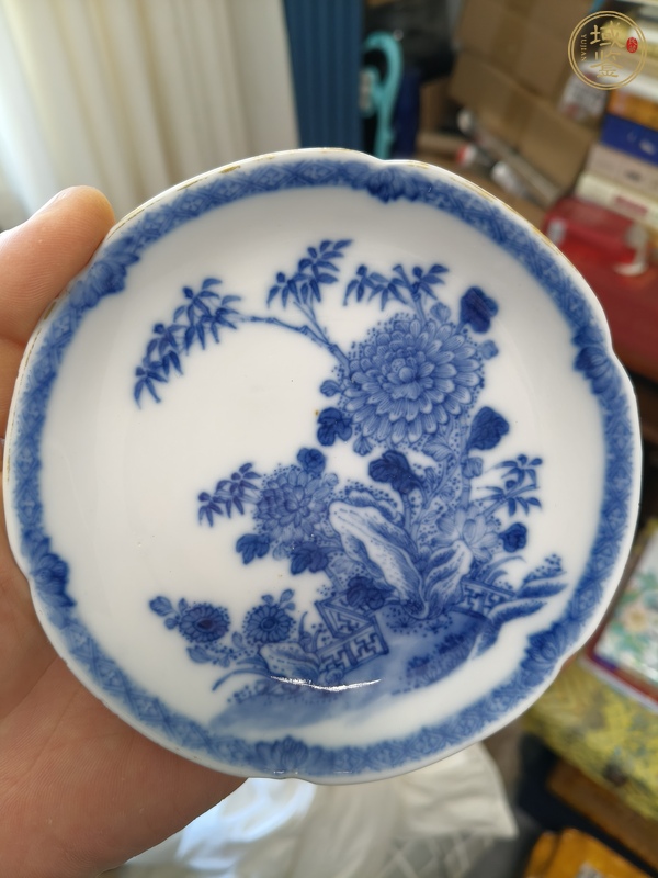 古玩陶瓷花卉紋青花盤真品鑒賞圖