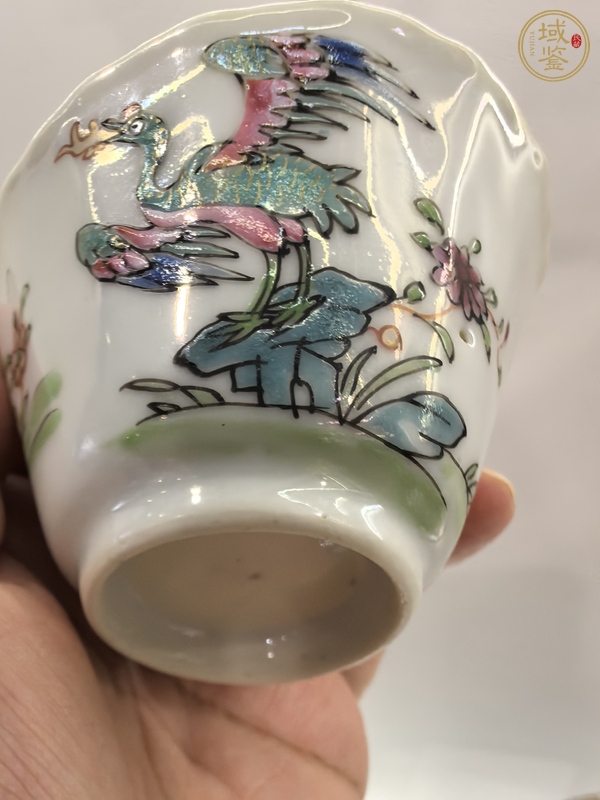 古玩陶瓷粉彩仙鶴紋花口杯真品鑒賞圖