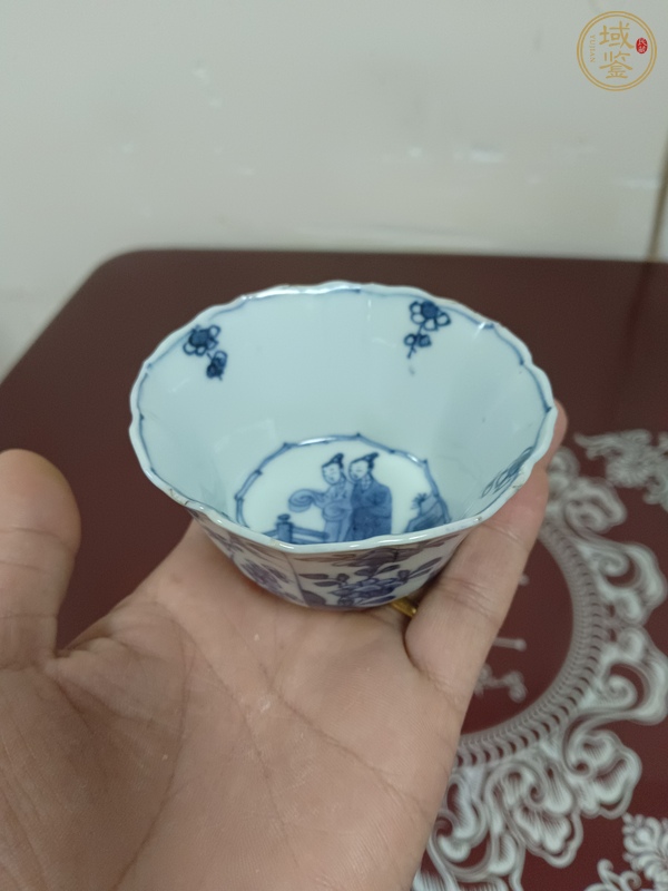 古玩陶瓷康熙青花花口杯真品鑒賞圖