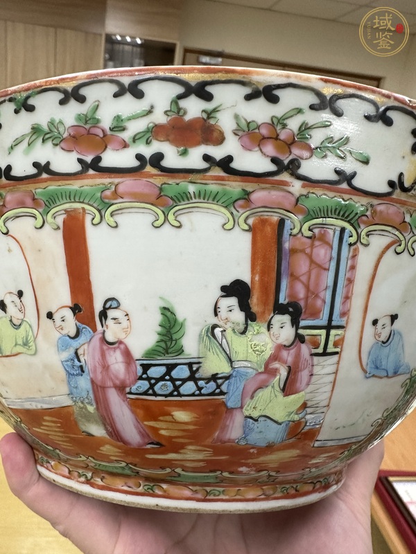 古玩陶瓷人物花鳥蝶紋廣彩碗真品鑒賞圖