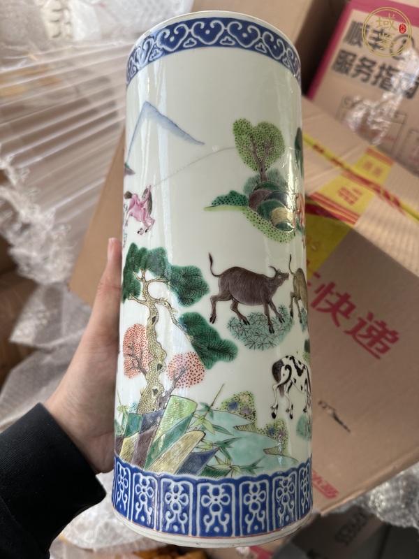 古玩陶瓷粉彩駿馬圖帽筒真品鑒賞圖