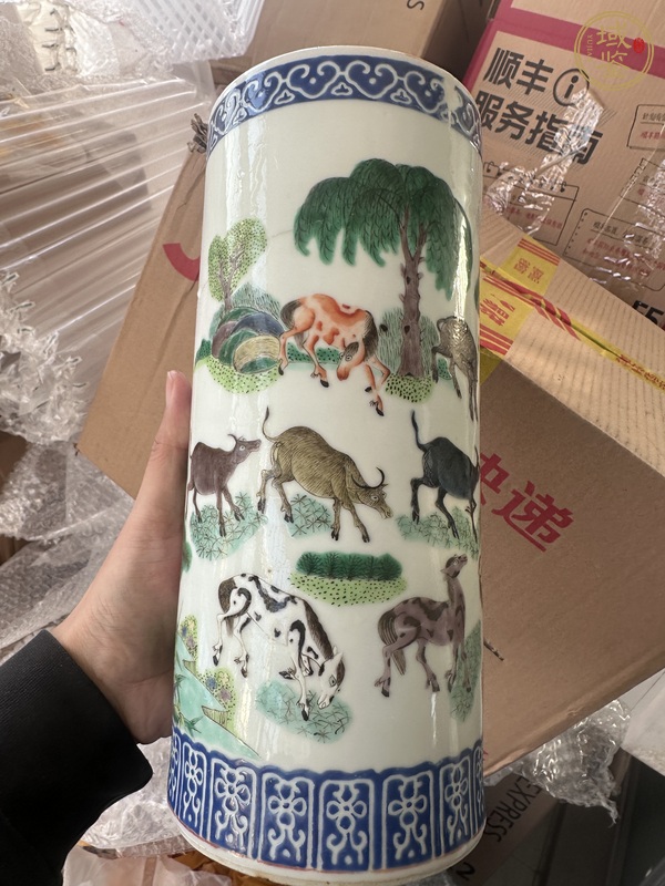 古玩陶瓷粉彩駿馬圖帽筒真品鑒賞圖