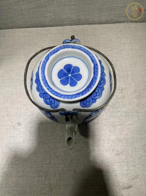 古玩陶瓷青花夔龍紋茶壺真品鑒賞圖