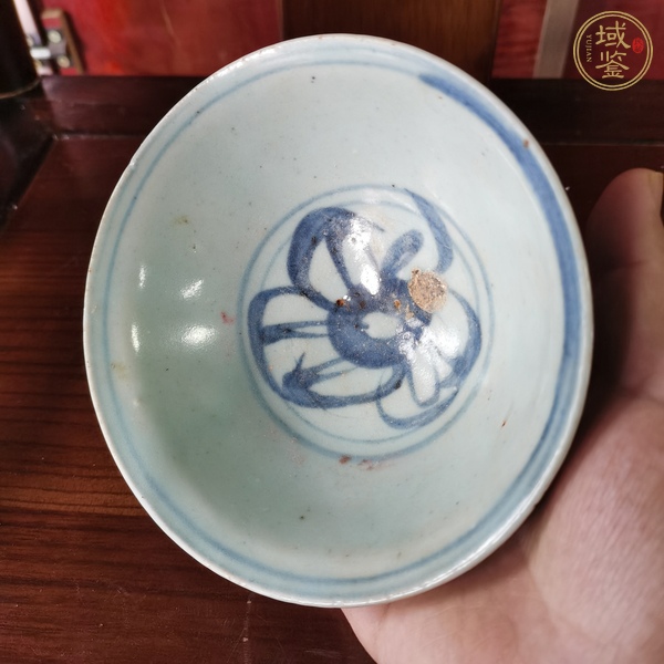 古玩陶瓷青花花卉紋茶碗真品鑒賞圖