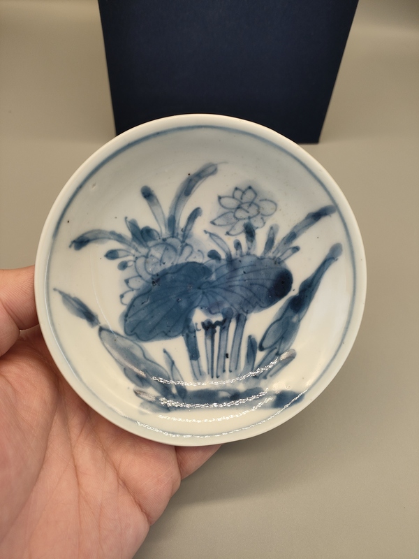 古玩陶瓷清康熙,外紫金釉內(nèi)青花荷蓮紋盤拍賣,當(dāng)前價(jià)格1300元