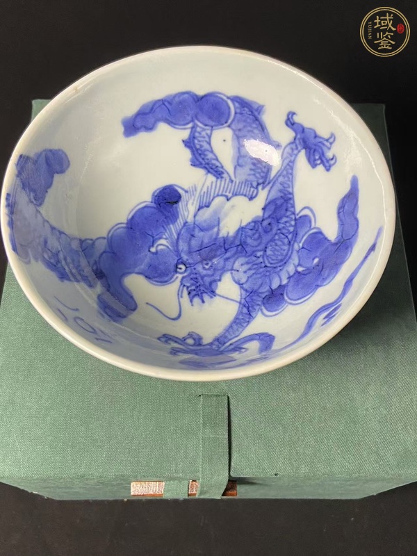 古玩陶瓷過(guò)墻龍紋青花碗真品鑒賞圖