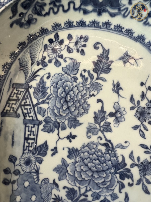 古玩陶瓷青花洞石花卉紋折沿盤真品鑒賞圖