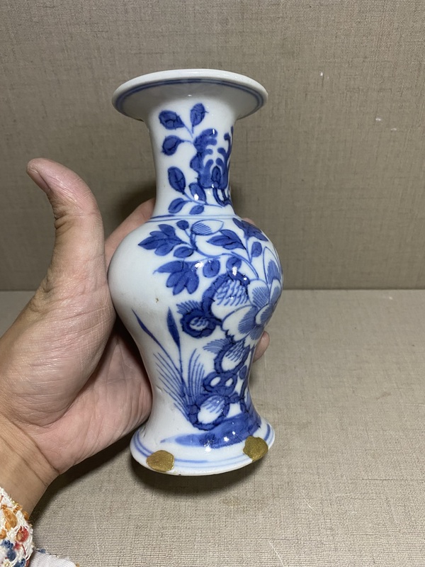 古玩陶瓷清中期青花花卉紋撇口瓶拍賣，當(dāng)前價(jià)格1500元