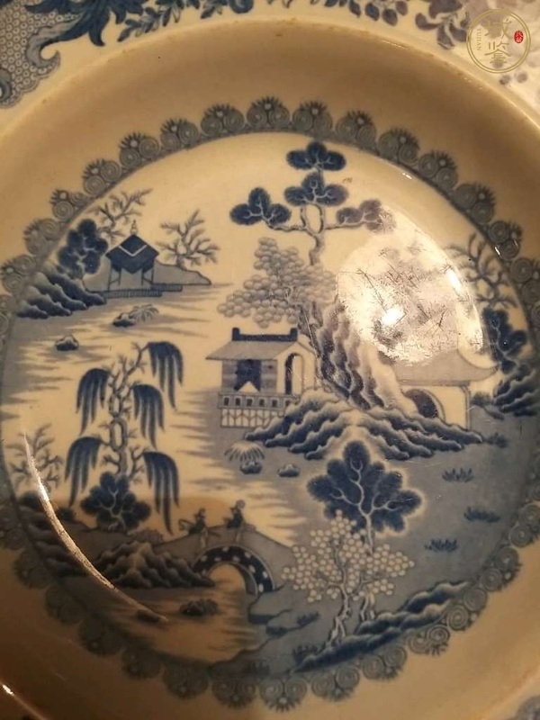 古玩陶瓷乾隆外銷青花盤真品鑒賞圖