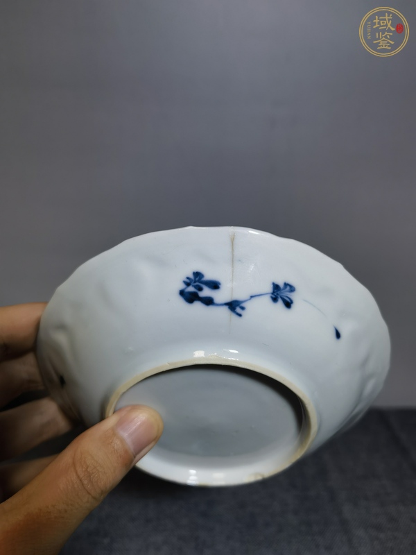 古玩陶瓷青花洞石花卉紋花口盤真品鑒賞圖