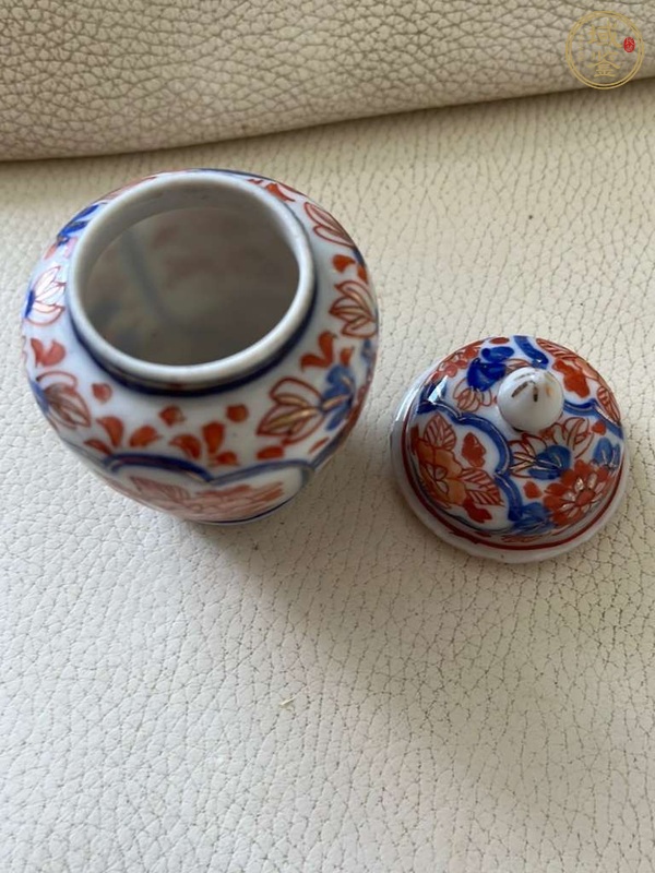 古玩陶瓷乾隆青花礬紅描金小蓋罐真品鑒賞圖