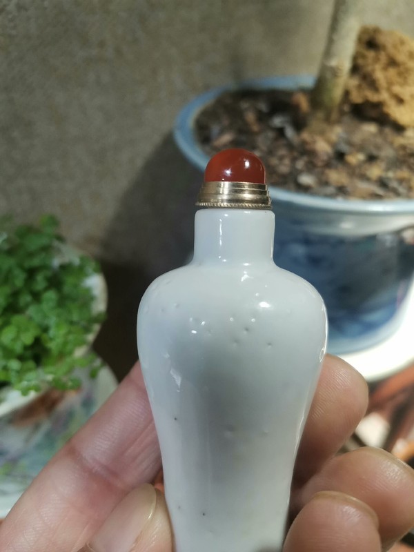 古玩陶瓷晚清甜白釉鼻煙壺拍賣,當前價格1500元