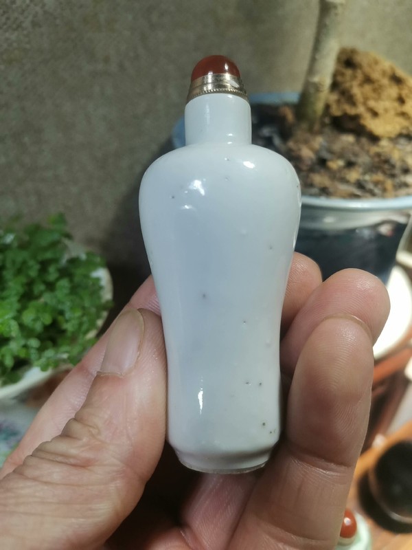 古玩陶瓷晚清甜白釉鼻煙壺拍賣,當前價格1500元