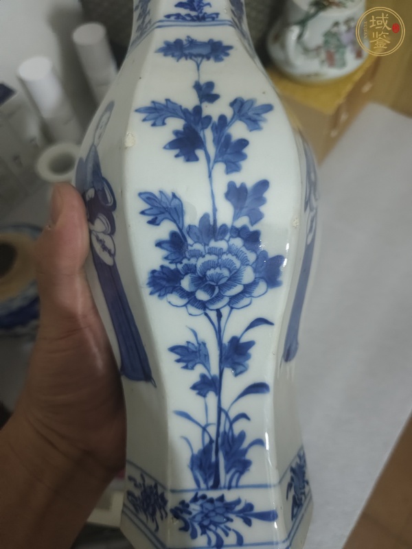 古玩陶瓷仕女紋青花瓶真品鑒賞圖