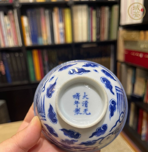 古玩陶瓷青花鸞鳳和鳴紋茶碗真品鑒賞圖