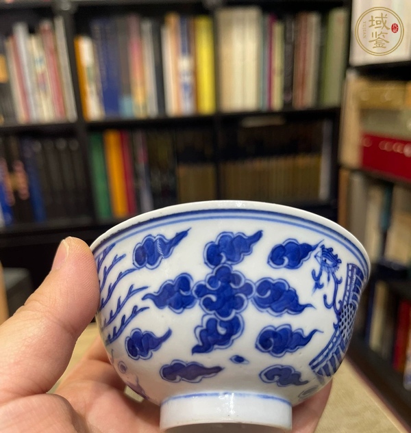 古玩陶瓷青花鸞鳳和鳴紋茶碗真品鑒賞圖