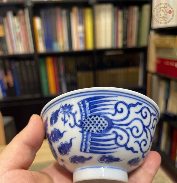 古玩陶瓷青花鸞鳳和鳴紋茶碗真品鑒賞圖