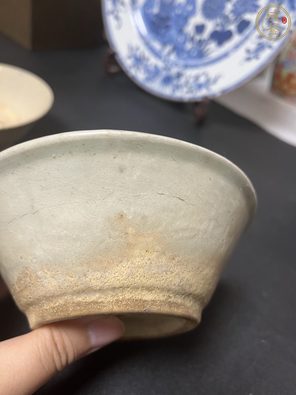 古玩陶瓷龍泉窯系青釉茶碗真品鑒賞圖