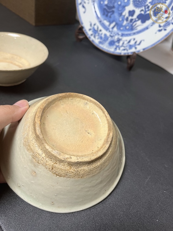 古玩陶瓷龍泉窯系青釉茶碗真品鑒賞圖