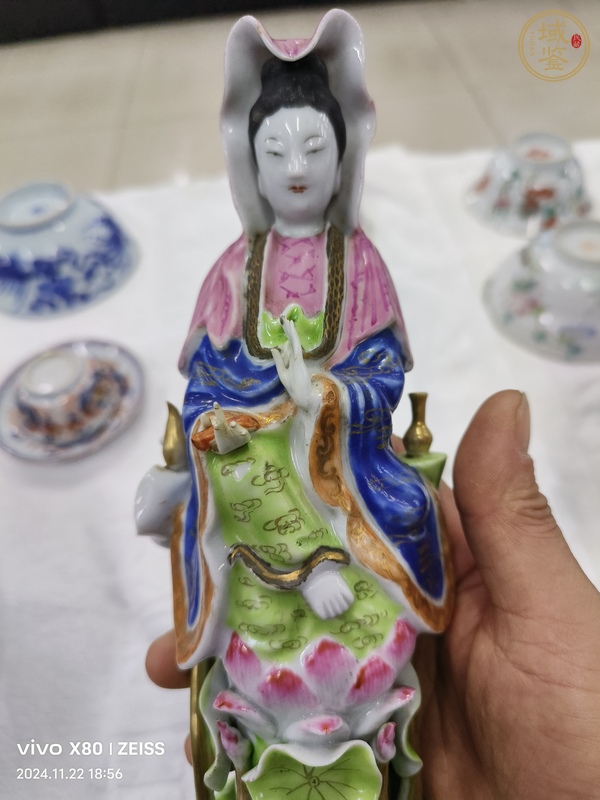 古玩陶瓷粉彩觀音塑像真品鑒賞圖