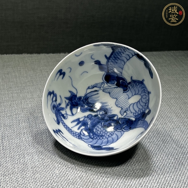 古玩陶瓷青花過墻龍茶杯真品鑒賞圖