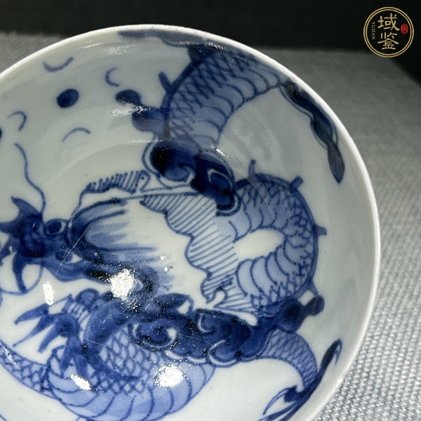 古玩陶瓷青花過墻龍茶杯真品鑒賞圖