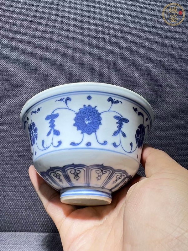 古玩陶瓷青花纏枝花紋碗真品鑒賞圖