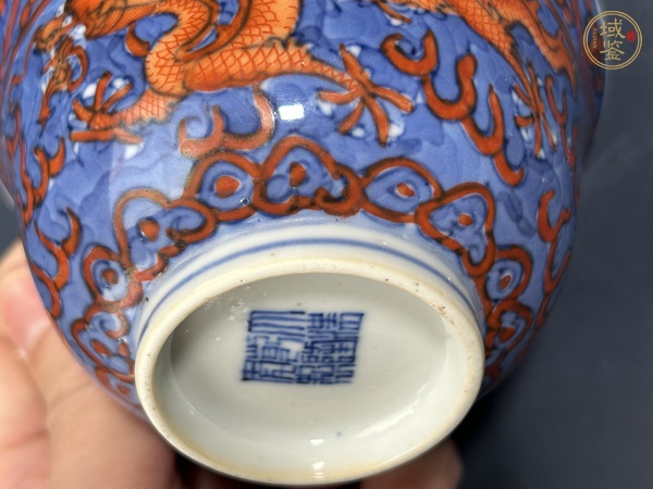 古玩陶瓷青花礬紅趕珠龍紋茶碗真品鑒賞圖