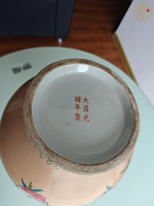 古玩陶瓷黃地粉彩九桃紋賞瓶真品鑒賞圖