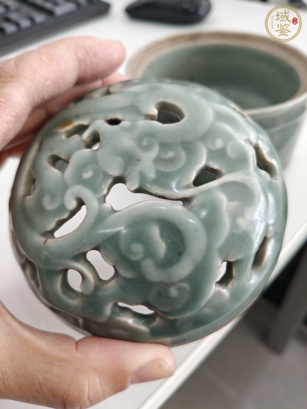 古玩陶瓷豆青釉熏爐真品鑒賞圖