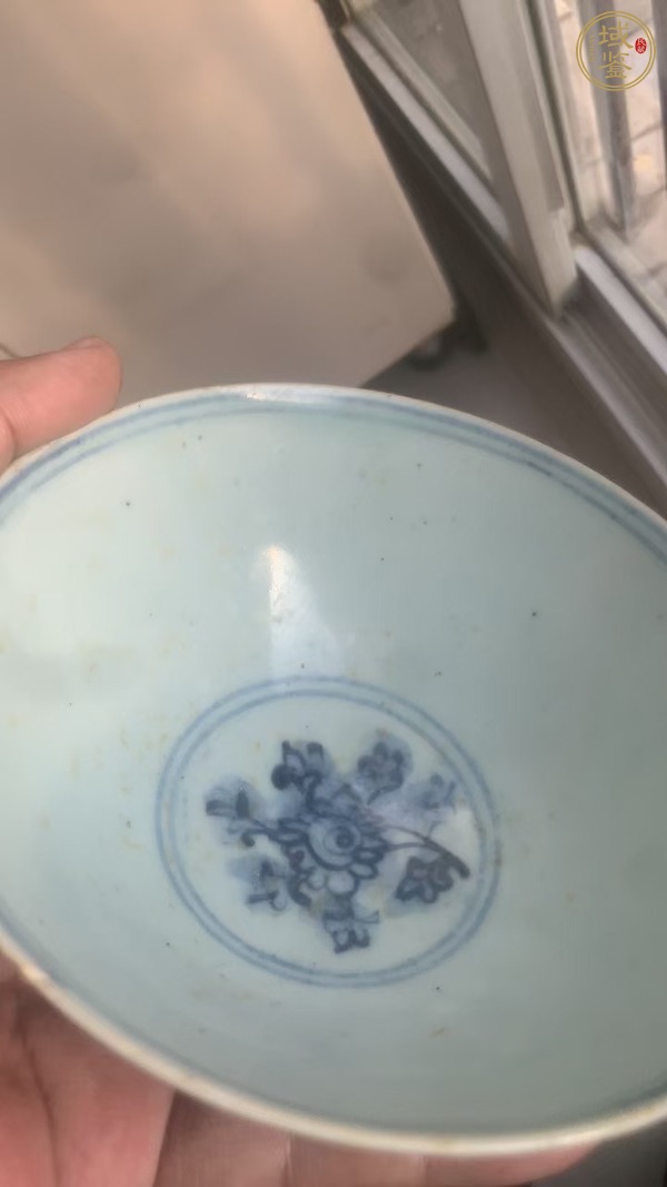 古玩陶瓷青花纏枝花卉紋碗真品鑒賞圖