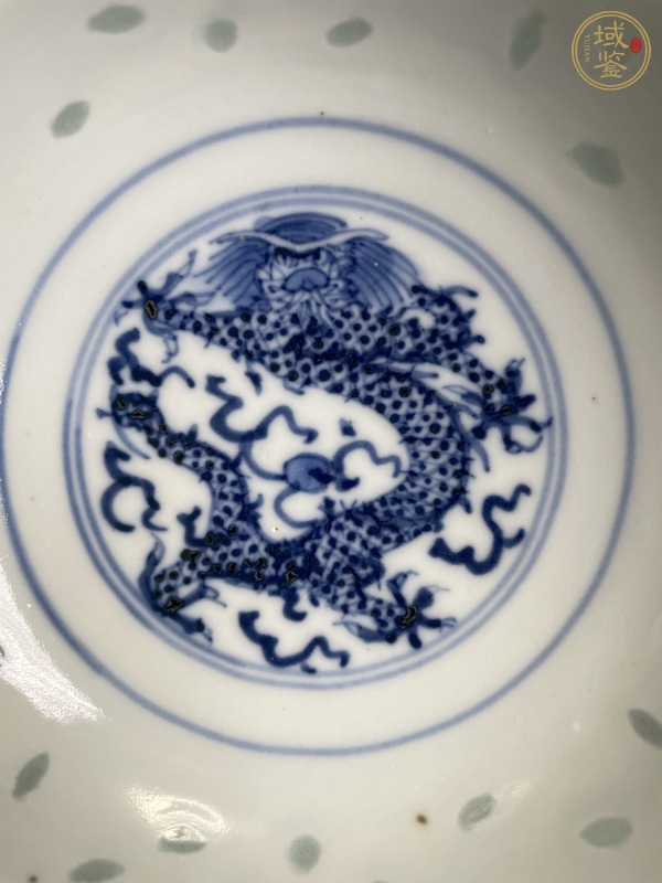 古玩陶瓷玲瓏瓷青花碗真品鑒賞圖