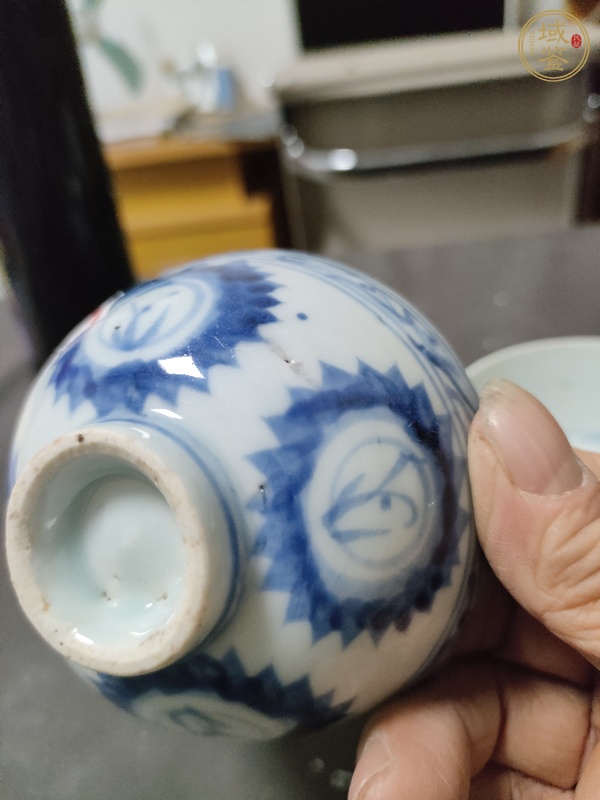 古玩陶瓷花卉紋青花茶圓真品鑒賞圖