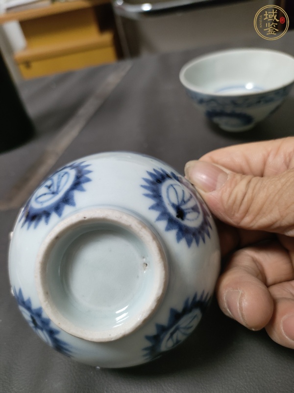 古玩陶瓷花卉紋青花茶圓真品鑒賞圖