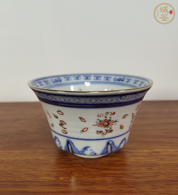 古玩陶瓷青花加彩花卉紋玲瓏瓷蓋碗真品鑒賞圖