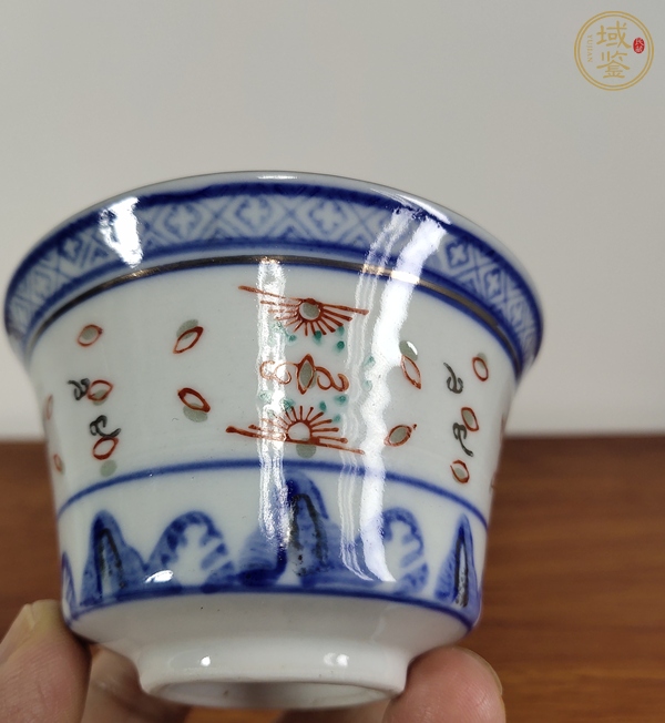 古玩陶瓷青花加彩花卉紋玲瓏瓷蓋碗真品鑒賞圖