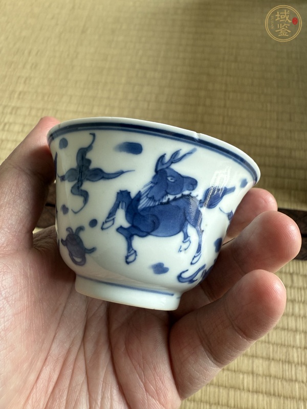 古玩陶瓷青花瑞獸圖茶碗真品鑒賞圖