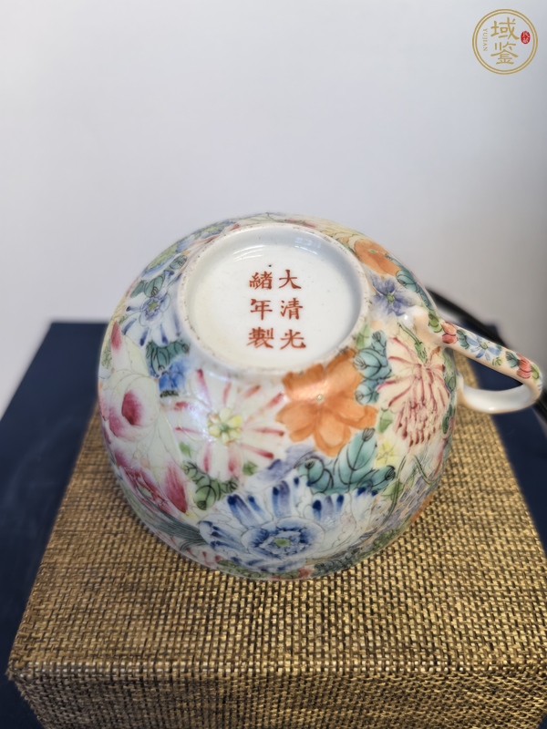 古玩陶瓷花不落地花卉紋把杯真品鑒賞圖