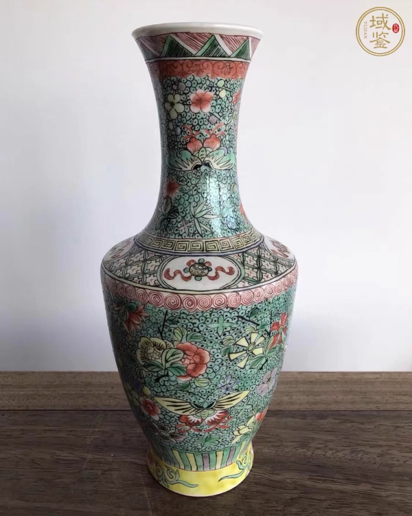 古玩陶瓷花蝶紋瓶真品鑒賞圖